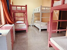 XTSY Travellers Hostel