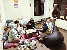 XTSY Travellers Hostel