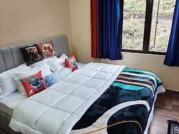 XTSY Travellers Hostel