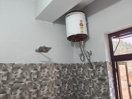 XTSY Travellers Hostel