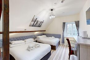 High Tor Hotel