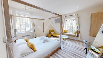 High Tor Hotel