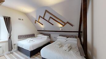 High Tor Hotel