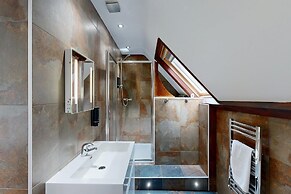 High Tor Hotel