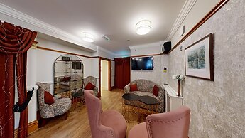 High Tor Hotel