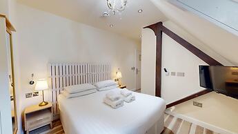 High Tor Hotel