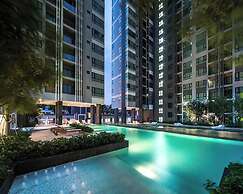 Central Pattaya Condo With Infinity Pool