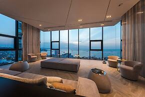 Central Pattaya Condo With Infinity Pool