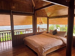 Bees Homestay Sapa & Trekking
