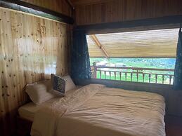 Bees Homestay Sapa & Trekking