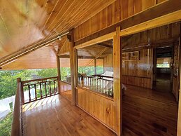 Bees Homestay Sapa & Trekking