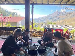 Bees Homestay Sapa & Trekking