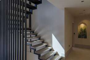 Karteris Luxury Suites