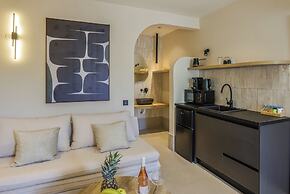 Karteris Luxury Suites