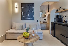 Karteris Luxury Suites