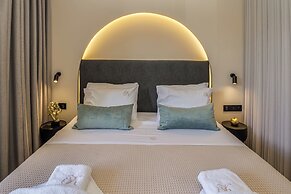 Karteris Luxury Suites