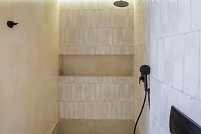 Karteris Luxury Suites