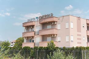 EMERALD Hotel