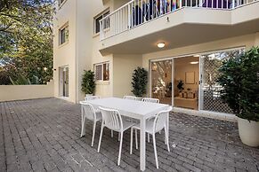 Burleigh Breeze 2 Bed Beach Walk