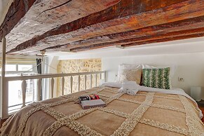 Charming Le Marais Mezzanine Studio