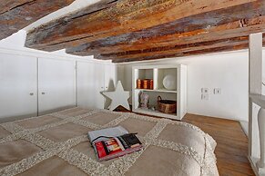 Charming Le Marais Mezzanine Studio