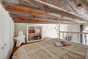 Charming Le Marais Mezzanine Studio