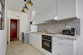 Elegant 1BR Near Eiffel & Champ de Mars