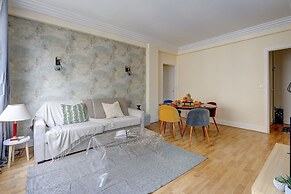 Elegant 1BR Near Eiffel & Champ de Mars
