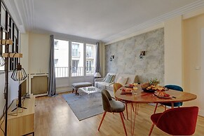 Elegant 1BR Near Eiffel & Champ de Mars
