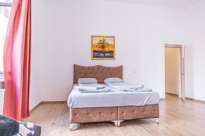 Large 5BR Central Flat Near Augarten
