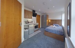 Victoria House by CovStays