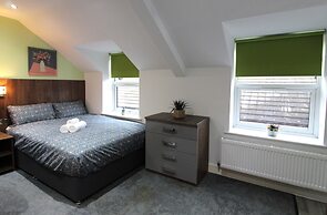 Victoria House by CovStays