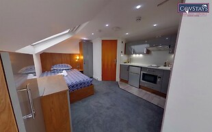 Victoria House by CovStays