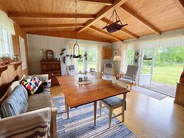 Cozy Seaside Getaway in Grankullavik
