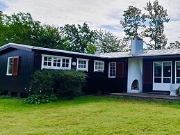 Cozy Seaside Getaway in Grankullavik