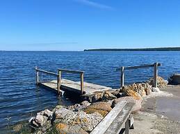 Cozy Seaside Getaway in Grankullavik
