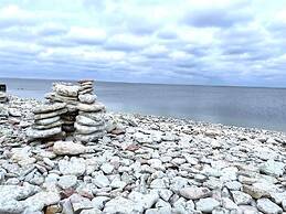 Cozy Seaside Getaway in Grankullavik