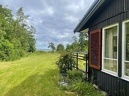 Cozy Seaside Getaway in Grankullavik