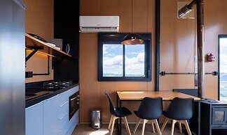Charming Chalet With Fireplace and hot Tub! Vst044