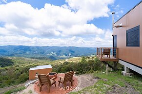 Charming Chalet With Fireplace and hot Tub! Vst044