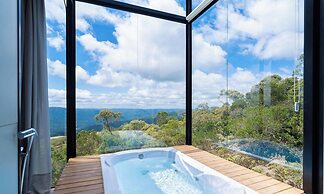 Charming Chalet With Fireplace and hot Tub! Vst044