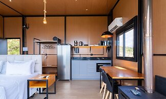 Charming Chalet With Fireplace and hot Tub! Vst044