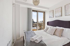 London Gateway Apartment
