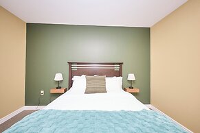 Nine Vines Hotel