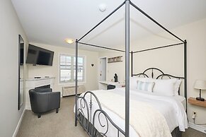 Nine Vines Hotel