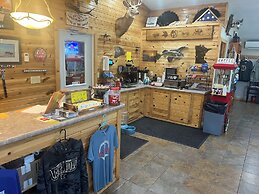 Lakeroad Lodge Motel & Charters