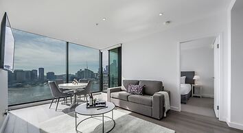 Melbourne Private Apartments - Stadium and Harbour Views