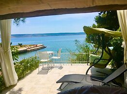 Beach House - 2m From Beach