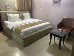 House 17 Apartment and Services Ltd