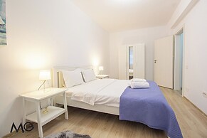 MoHost Properties